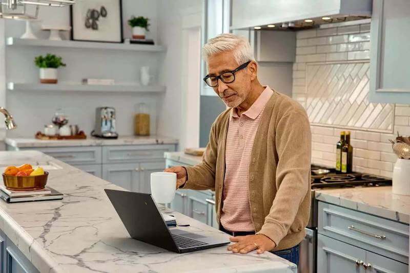 分屏或查看选项卡，应用程序并排在Chromebook上