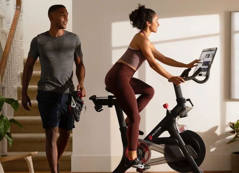 在 Peloton 自行车或踏板上锻炼时阅读 Kindle 书籍