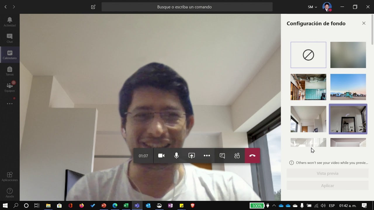 如何在 Microsoft Teams 中设置自定义背景