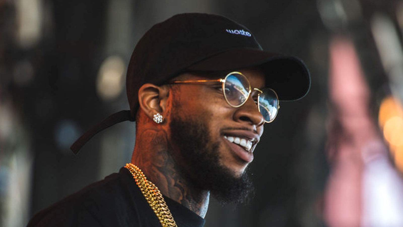 托里·蘭內斯(Tory Lanez)在監獄中刺了14次,但奇蹟般地倖存