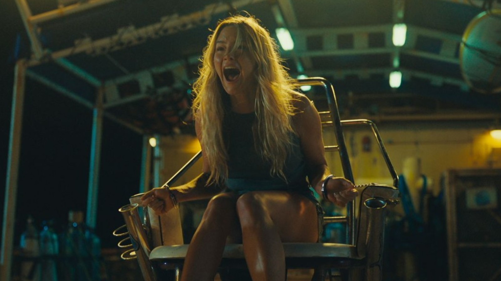 危險動物明星在拍攝一年最令人震驚的場景時暈倒了