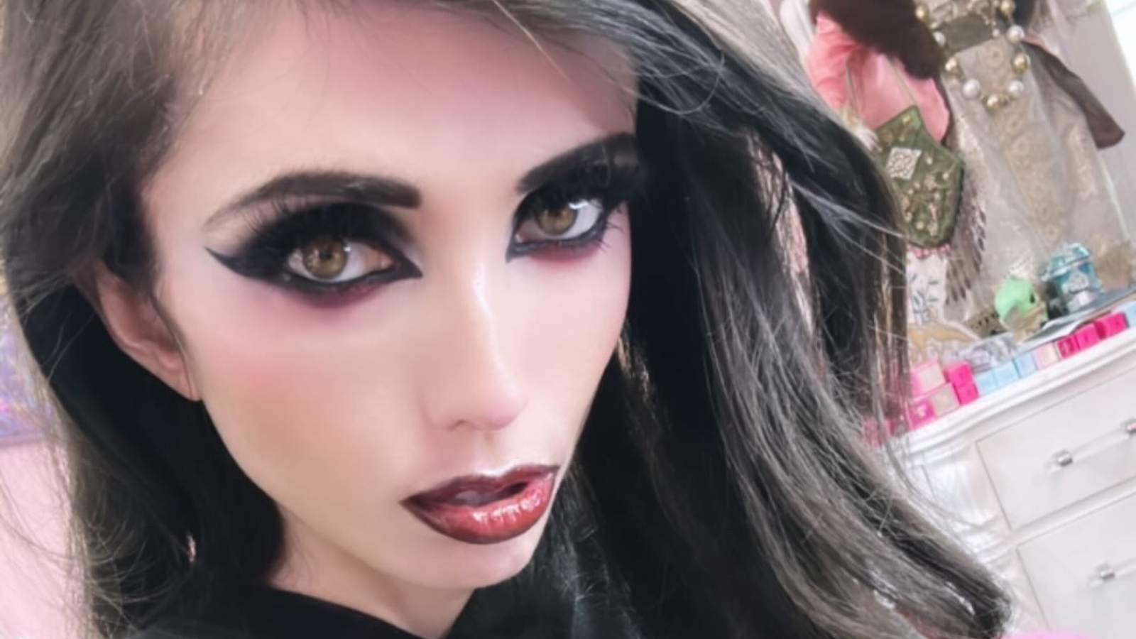 Eugenia Cooney的粉絲擔心TikToker在結束流“感覺不好”之後會awol