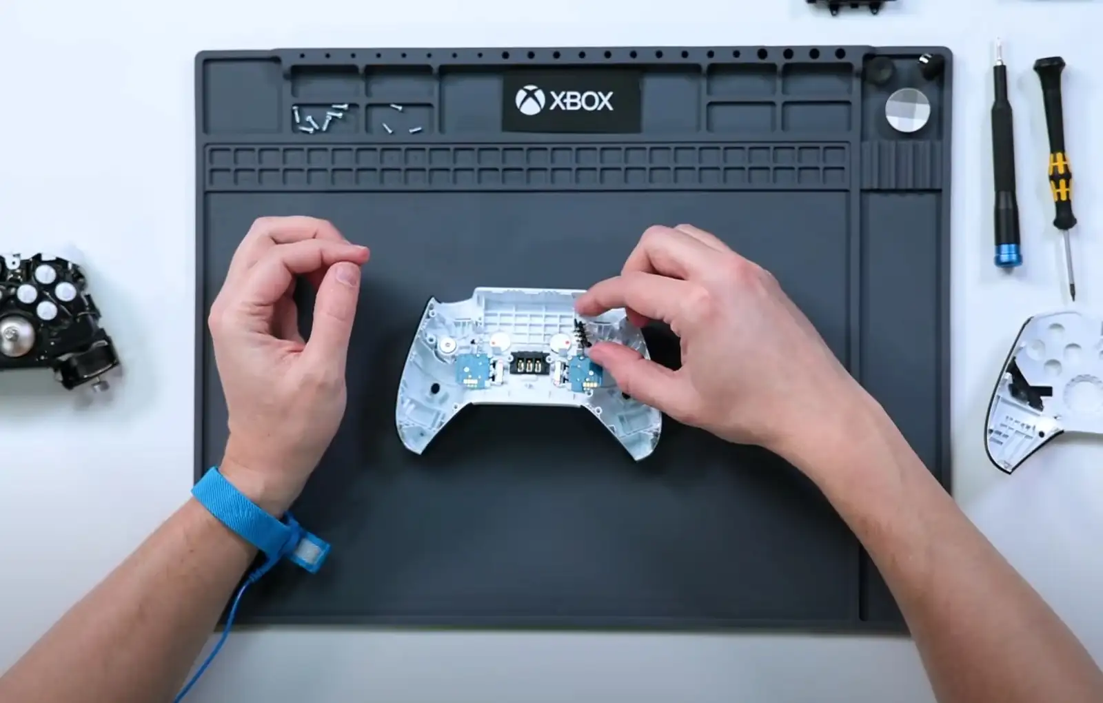 微軟出售用於維修 Xbox 控制器的替換零件